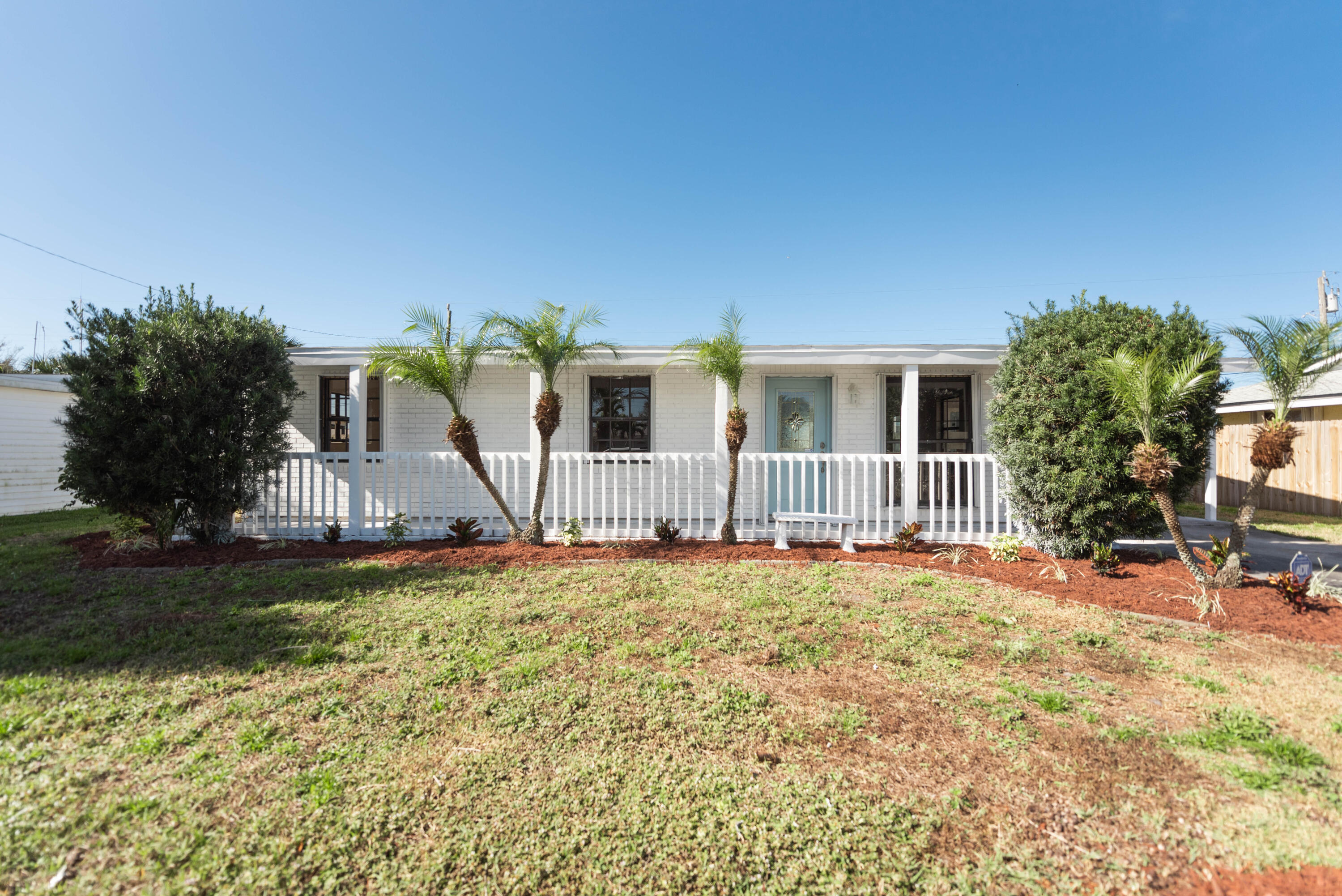 924 Abeto St Northeast  