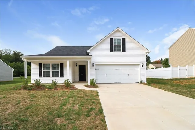 $1,810 | 173 Konnoak Village Circle, Winston-Salem, NC 27127