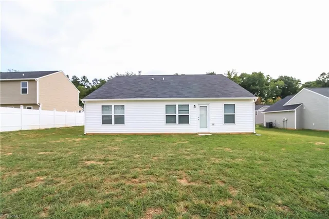 $1,810 | 173 Konnoak Village Circle, Winston-Salem, NC 27127