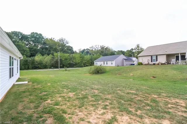 $1,810 | 173 Konnoak Village Circle, Winston-Salem, NC 27127