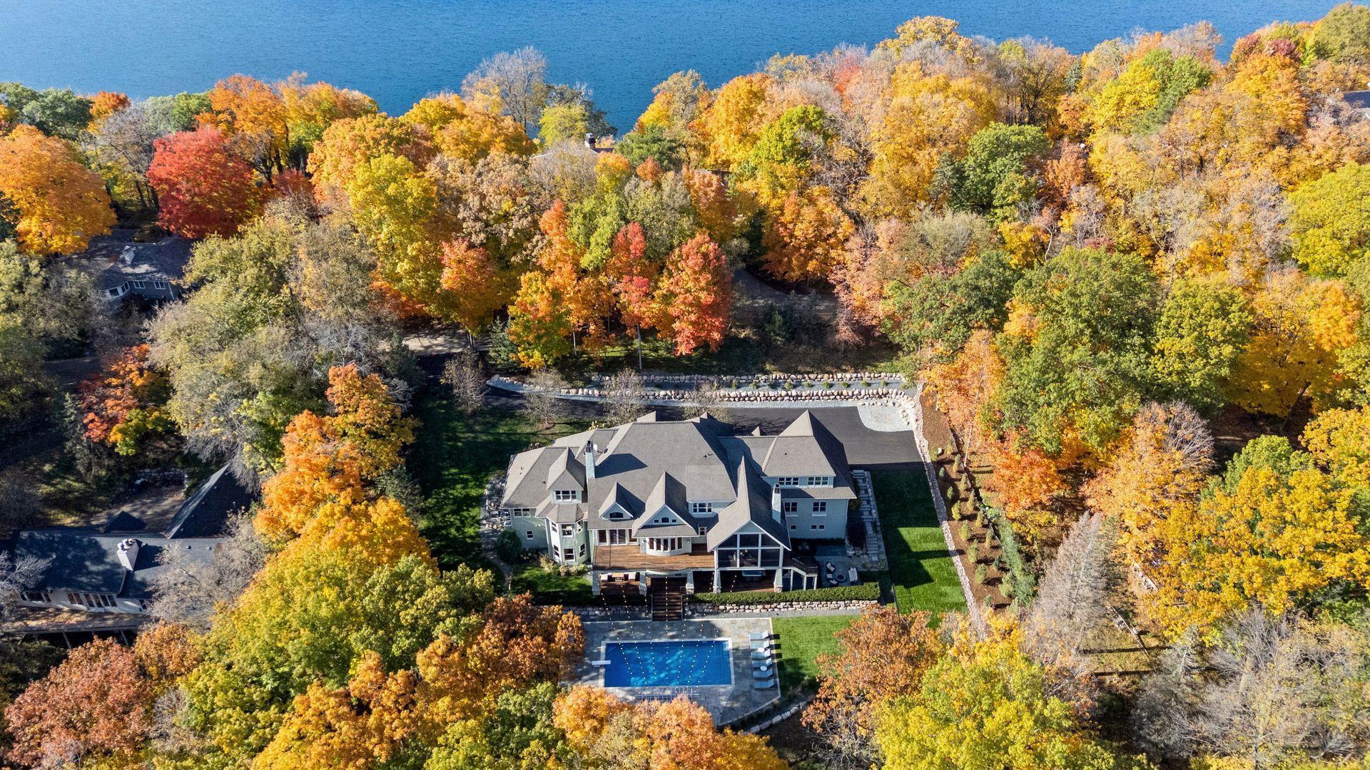 6015 Ridge Road Shorewood, MN 55331 - Photo 5 of 113