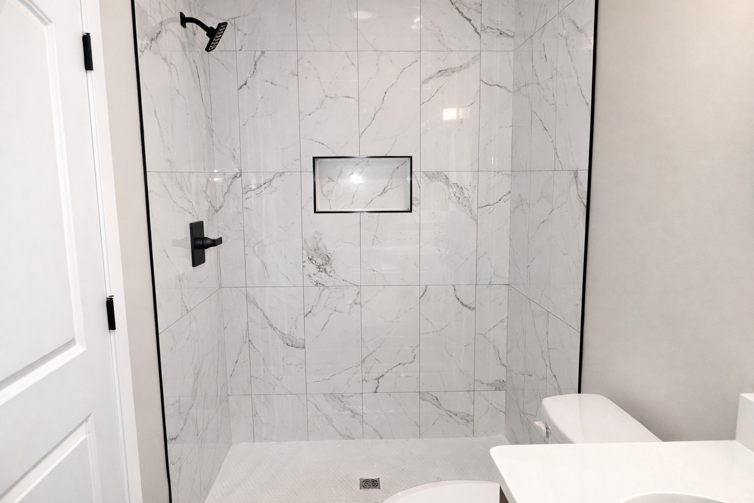 4619 Chapel Hill Road Southside, TN 37171 - Photo 20 of 28 a bathroom with a bathtub and shower