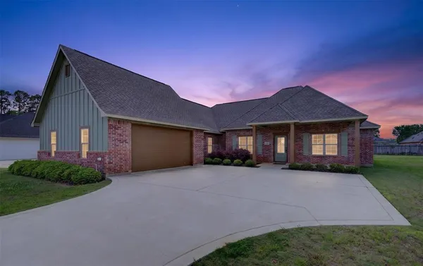 $414,900 | 125 Sitka Loop, Haughton, LA 71037