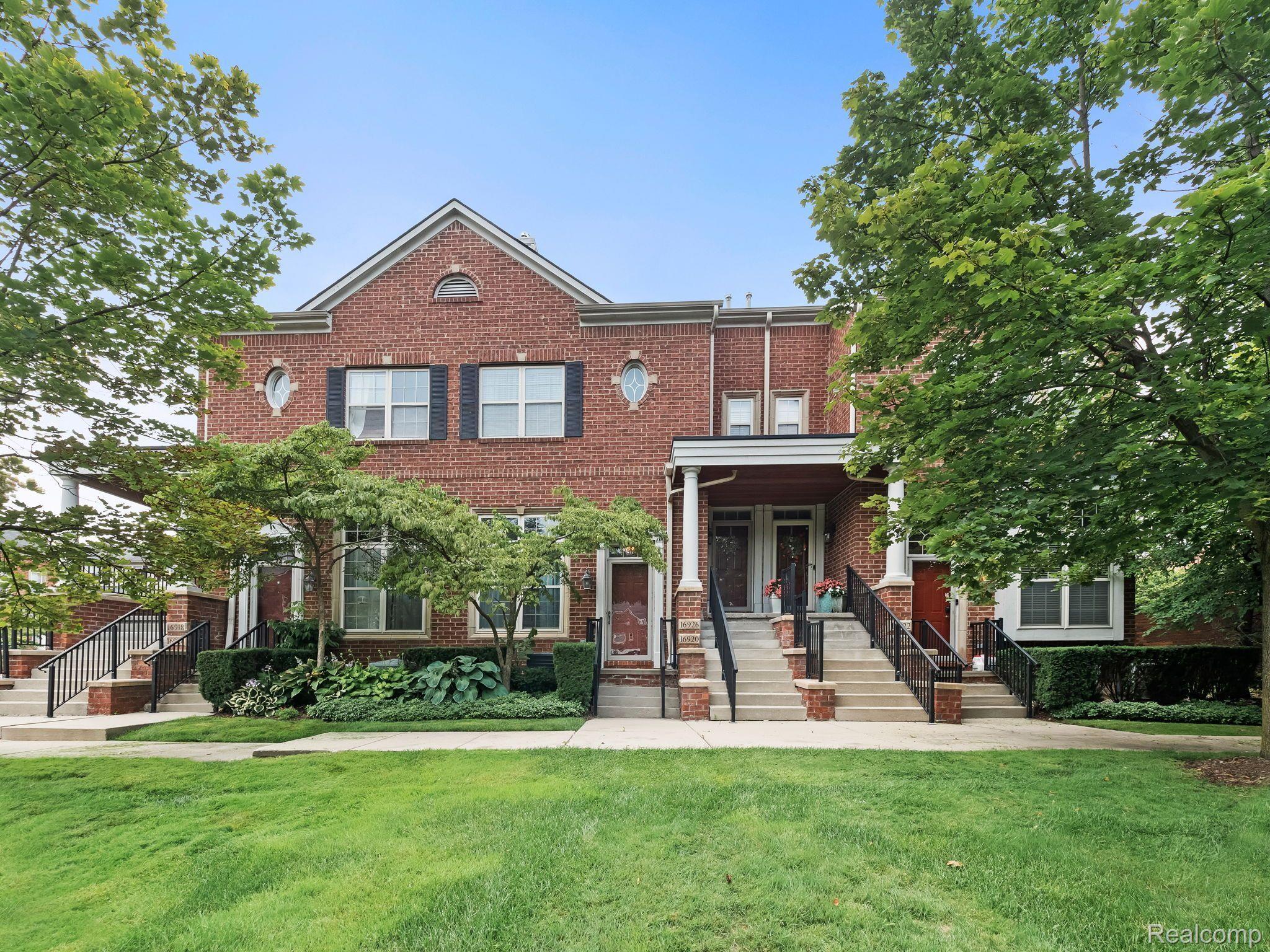 16920 Farmington Road Livonia, MI 48154 - Photo 3 of 28 Gallery Image 3