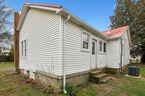 $1,400 | 416 3rd Street, Lawrenceburg, TN 38464