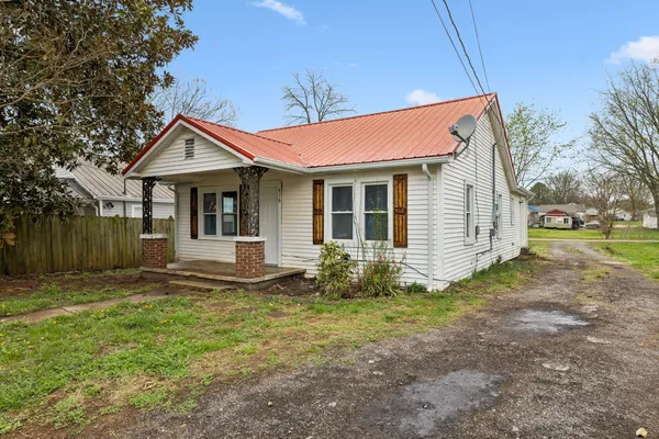 $1,400 | 416 3rd Street, Lawrenceburg, TN 38464