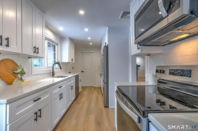 $529,900 | 53 Geer Street, Cromwell, CT 06416