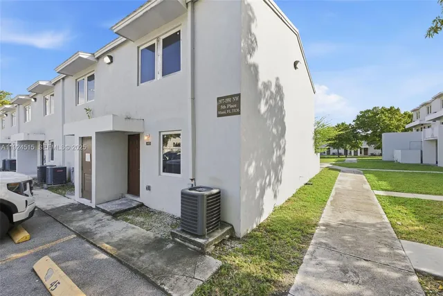 $2,850 | 1977 Northwest 5th Place, Unit 408, Miami, FL 33136