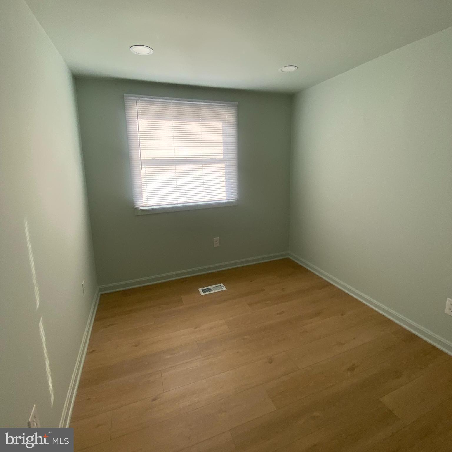 4426 Cub Run Road Chantilly, VA 20151 - Photo 12 of 20 an empty room with a window