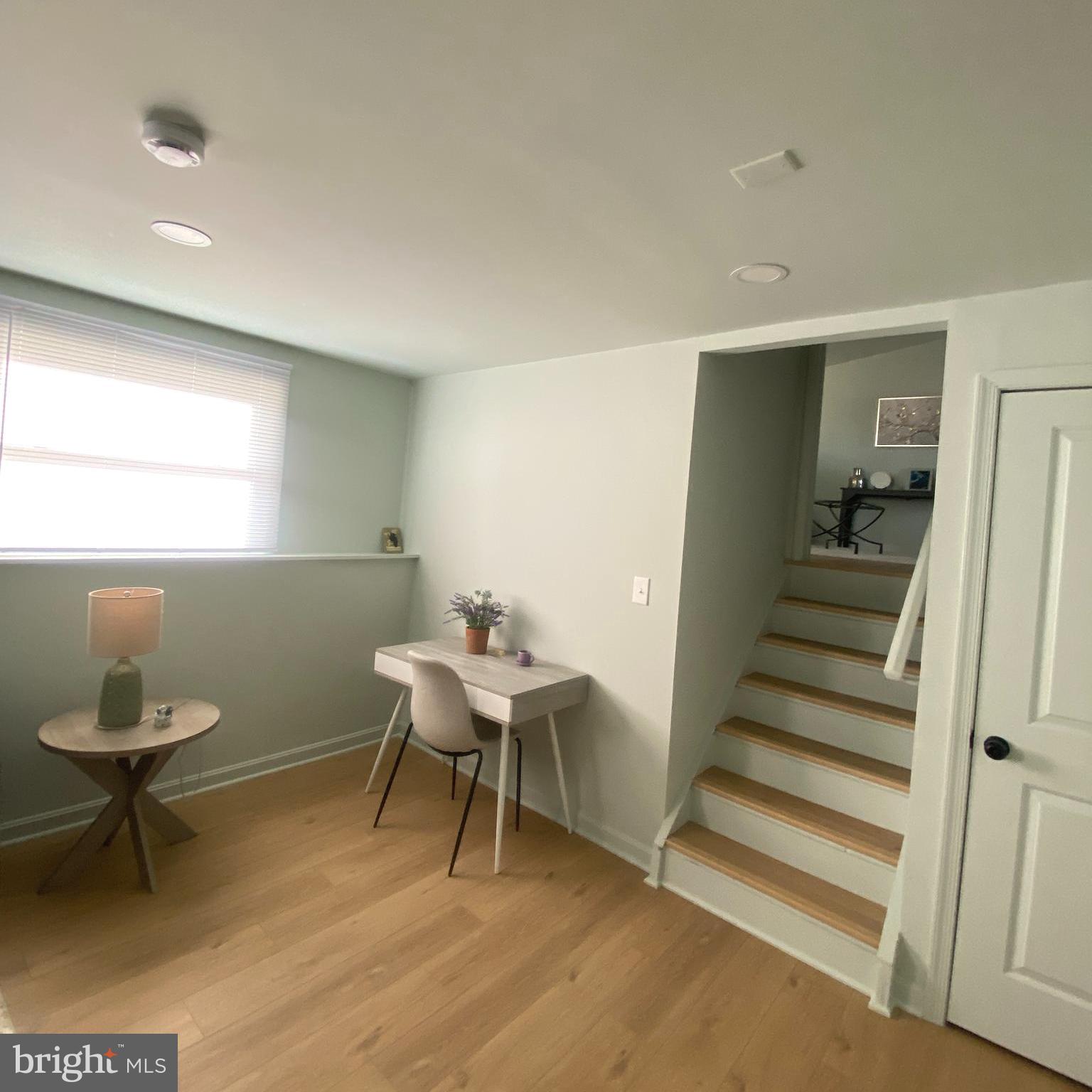 4426 Cub Run Road Chantilly, VA 20151 - Photo 15 of 20 a room with a table and a chair