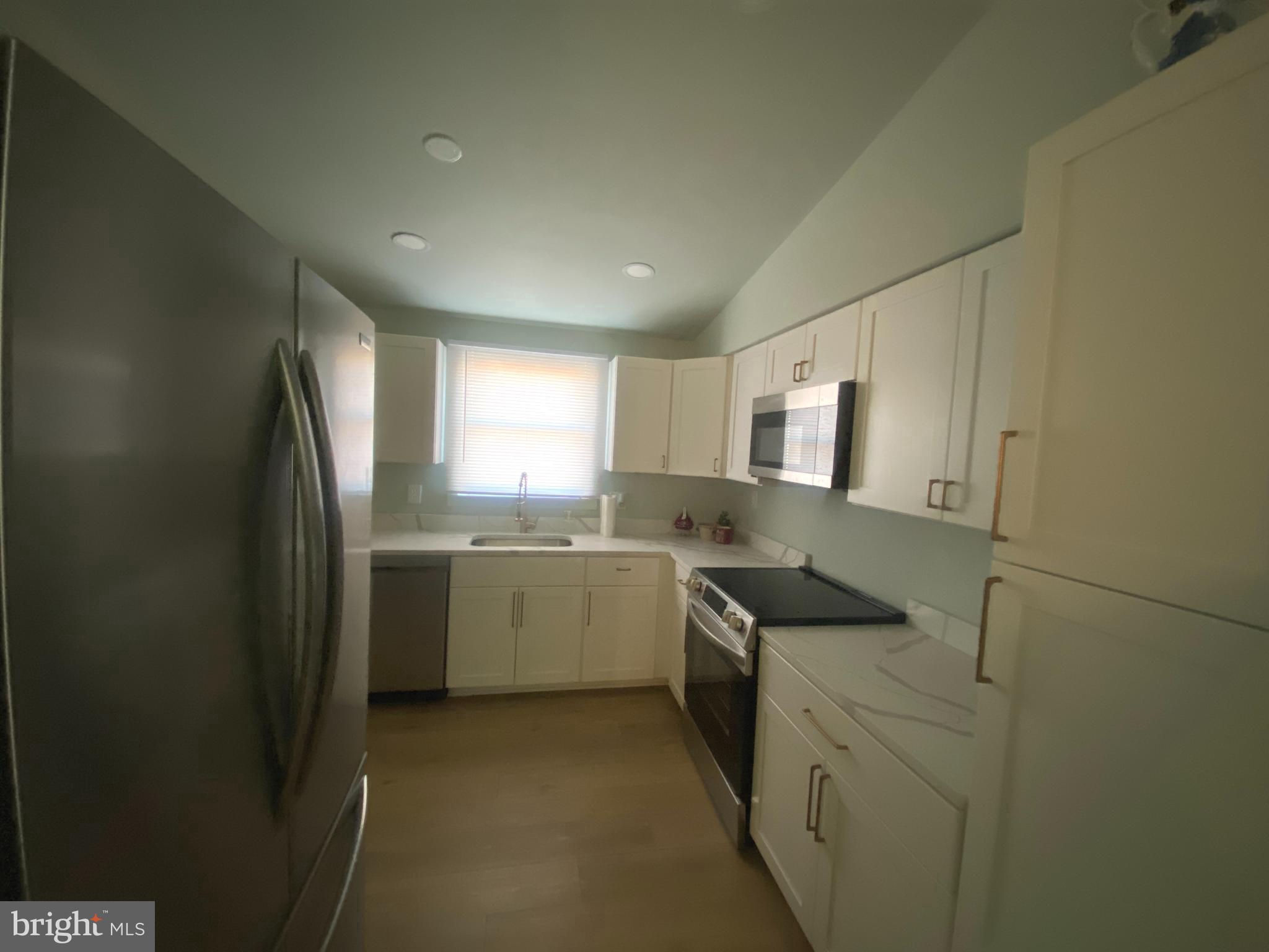 4426 Cub Run Road Chantilly, VA 20151 - Photo 5 of 20 a kitchen with a sink stove and refrigerator