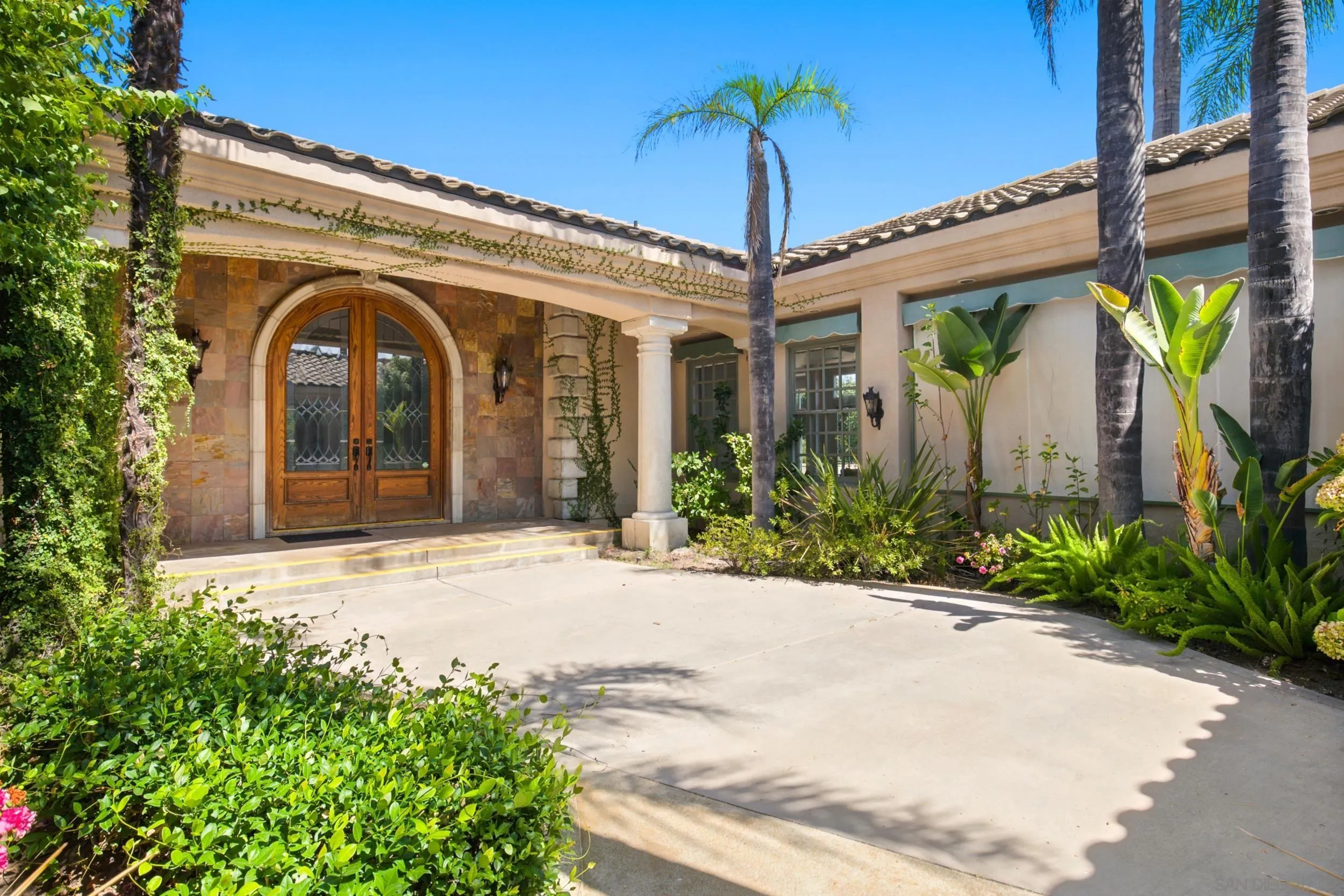 28560 Vía Santa Rosa Temecula, CA 92590 - Photo 4 of 69 Gallery Image 4