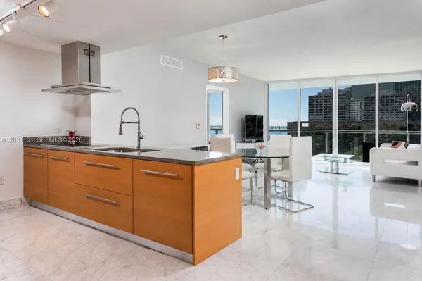 $5,200 | 495 Brickell Avenue, Unit 705, Miami, FL 33131
