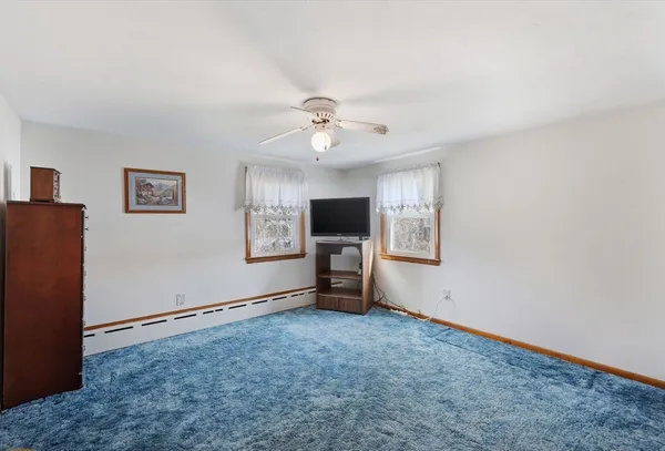 a view of a livingroom with furniture and a ceiling fan