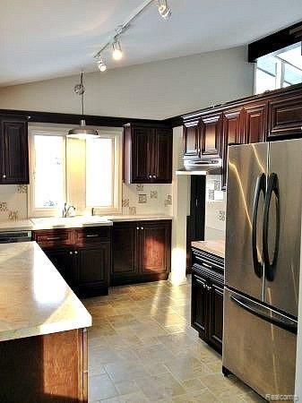 320 William Road Rochester, MI 48307 - Photo 2 of 5 William kitchen.jpg
