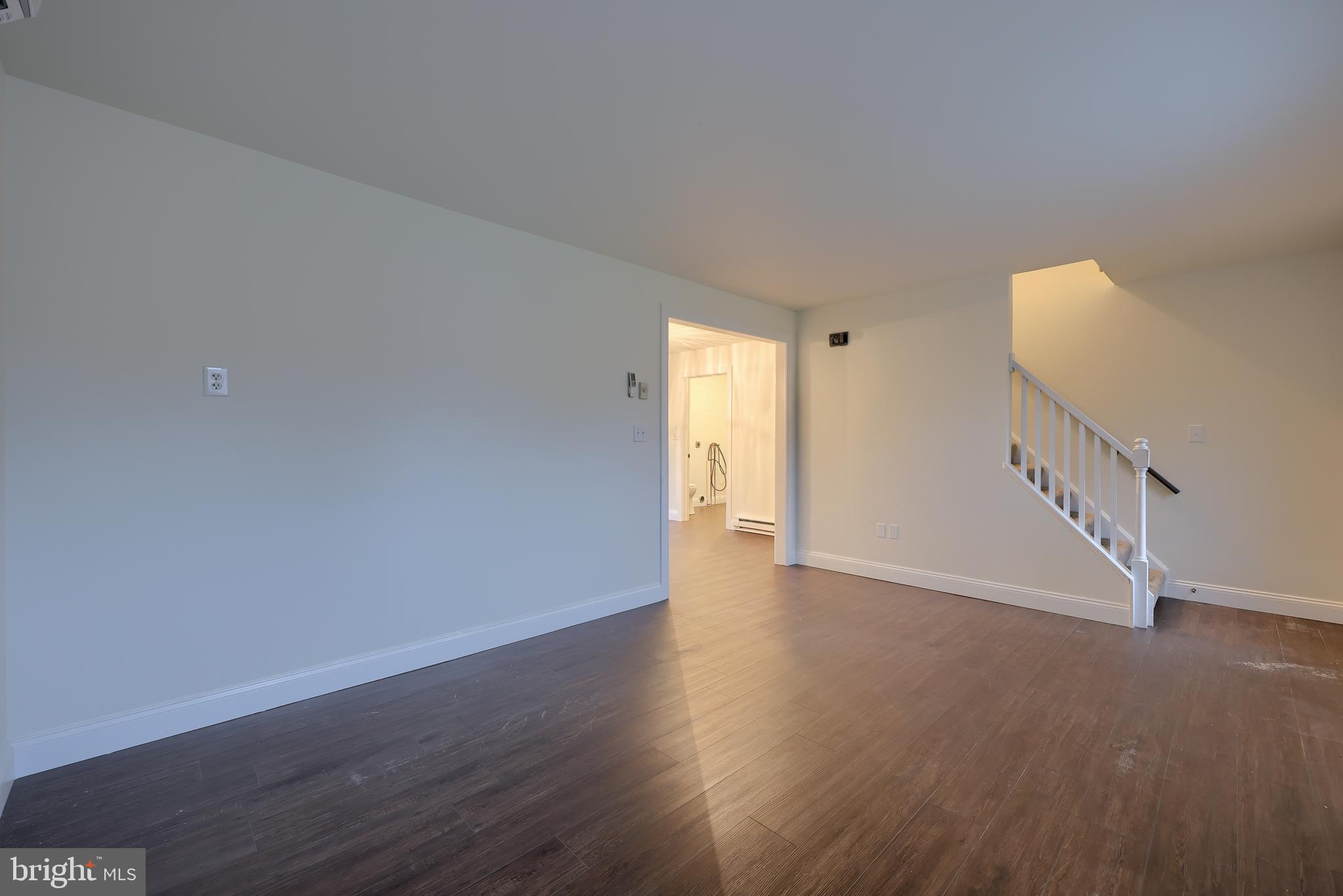 671 South Cedar Street Lititz, PA 17543 - Photo 4 of 35