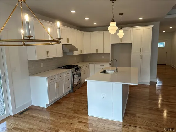 $549,926 | 8530 Angus Path, Cicero, NY 13039