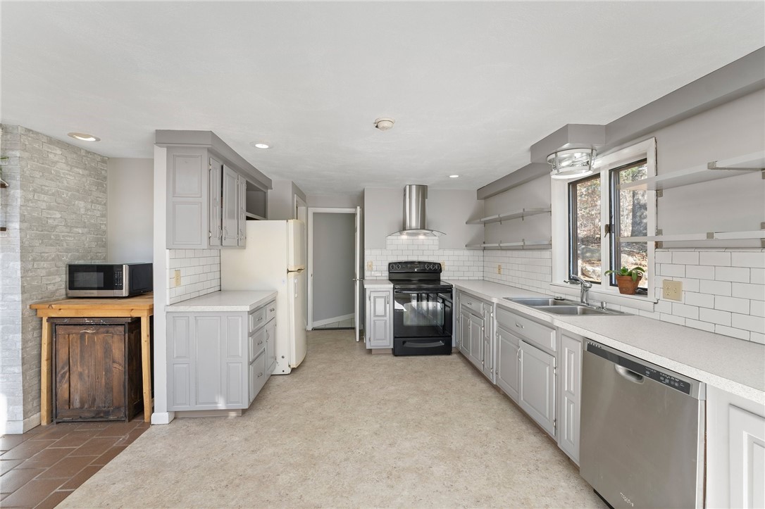 1110 Maple Valley Road Coventry, RI 02827 - Photo 14 of 48