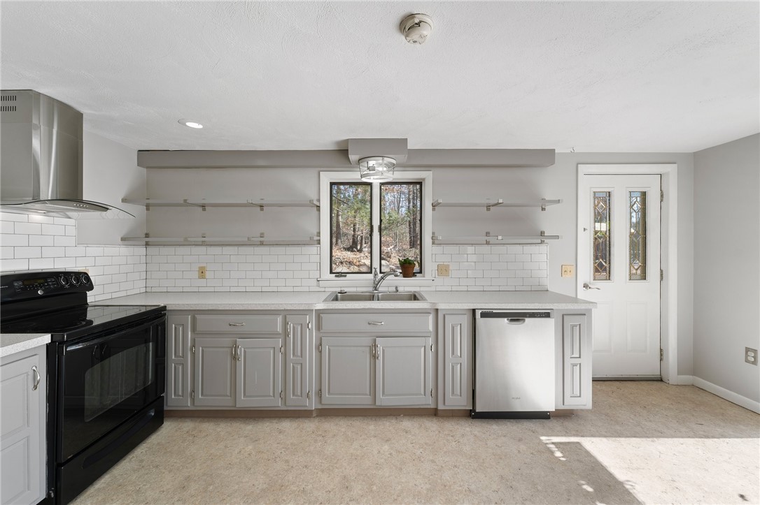 1110 Maple Valley Road Coventry, RI 02827 - Photo 15 of 48