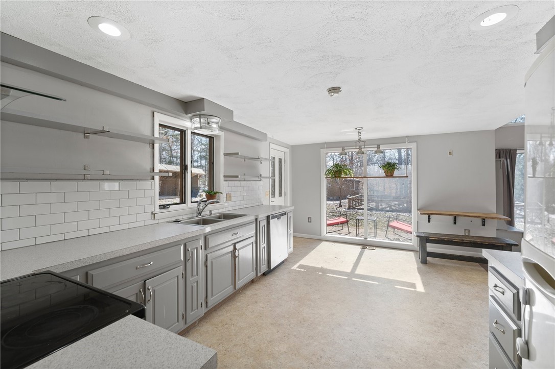 1110 Maple Valley Road Coventry, RI 02827 - Photo 16 of 48