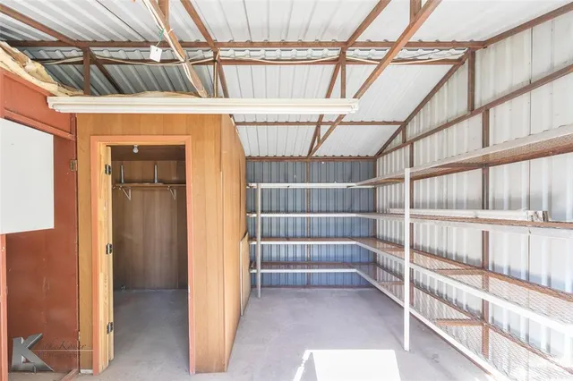 a view of a back yard