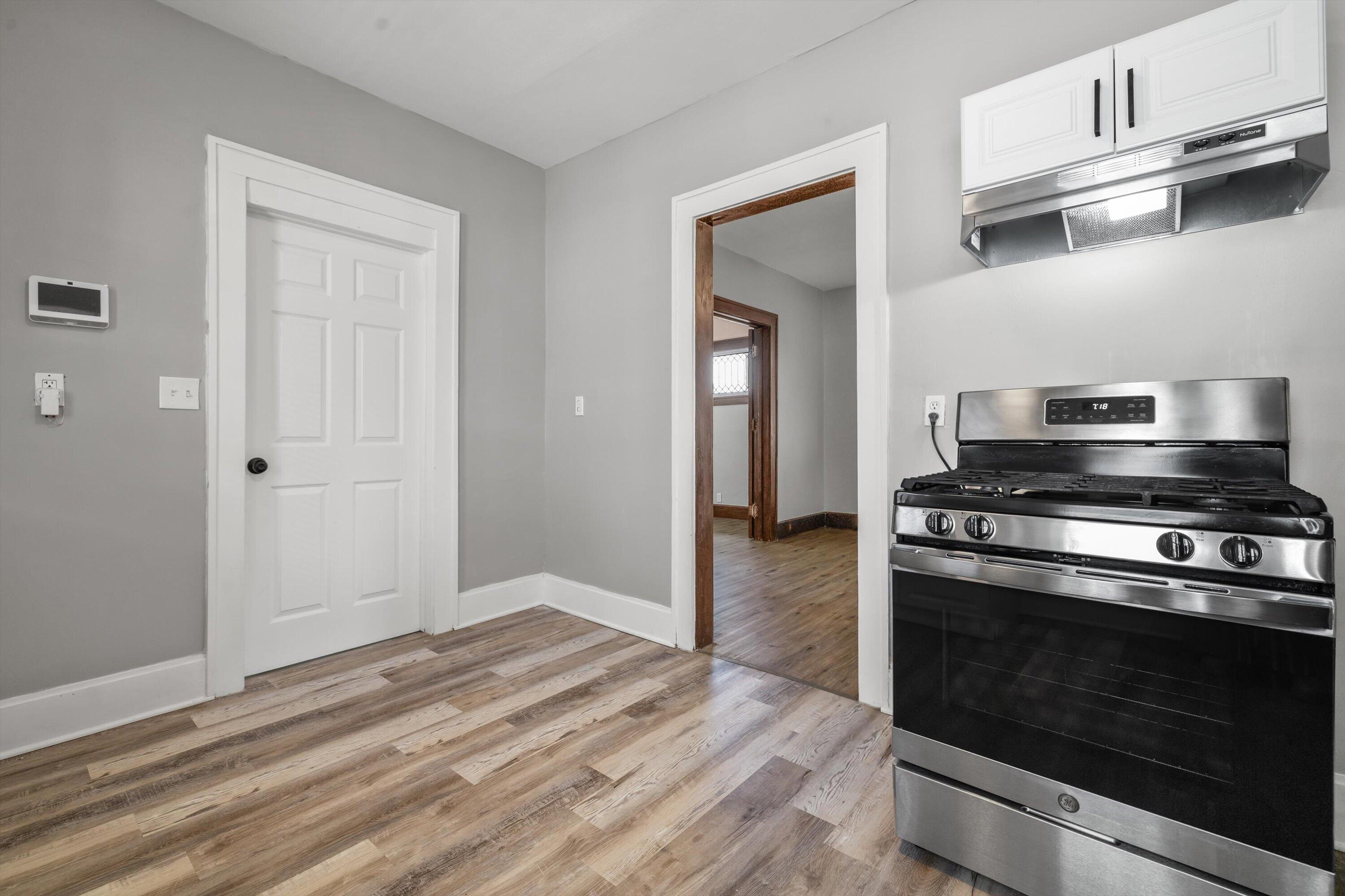 1529 Thurston Avenue Racine, WI 53405 - Photo 12 of 30 12-IMG_0131