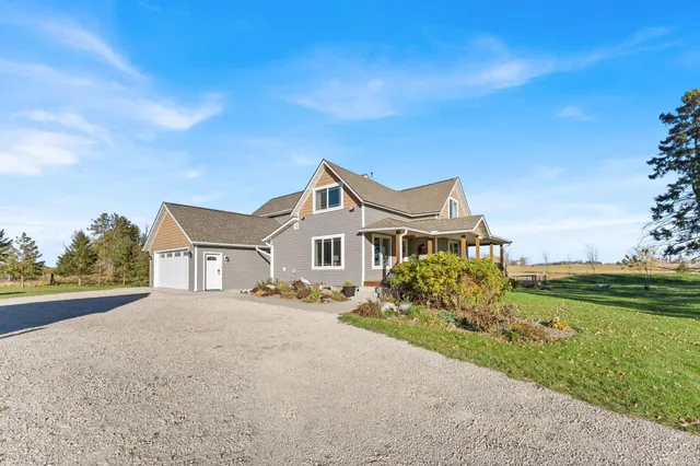 $574,000 | 28297 St Croix Road, Pine City, MN 55063