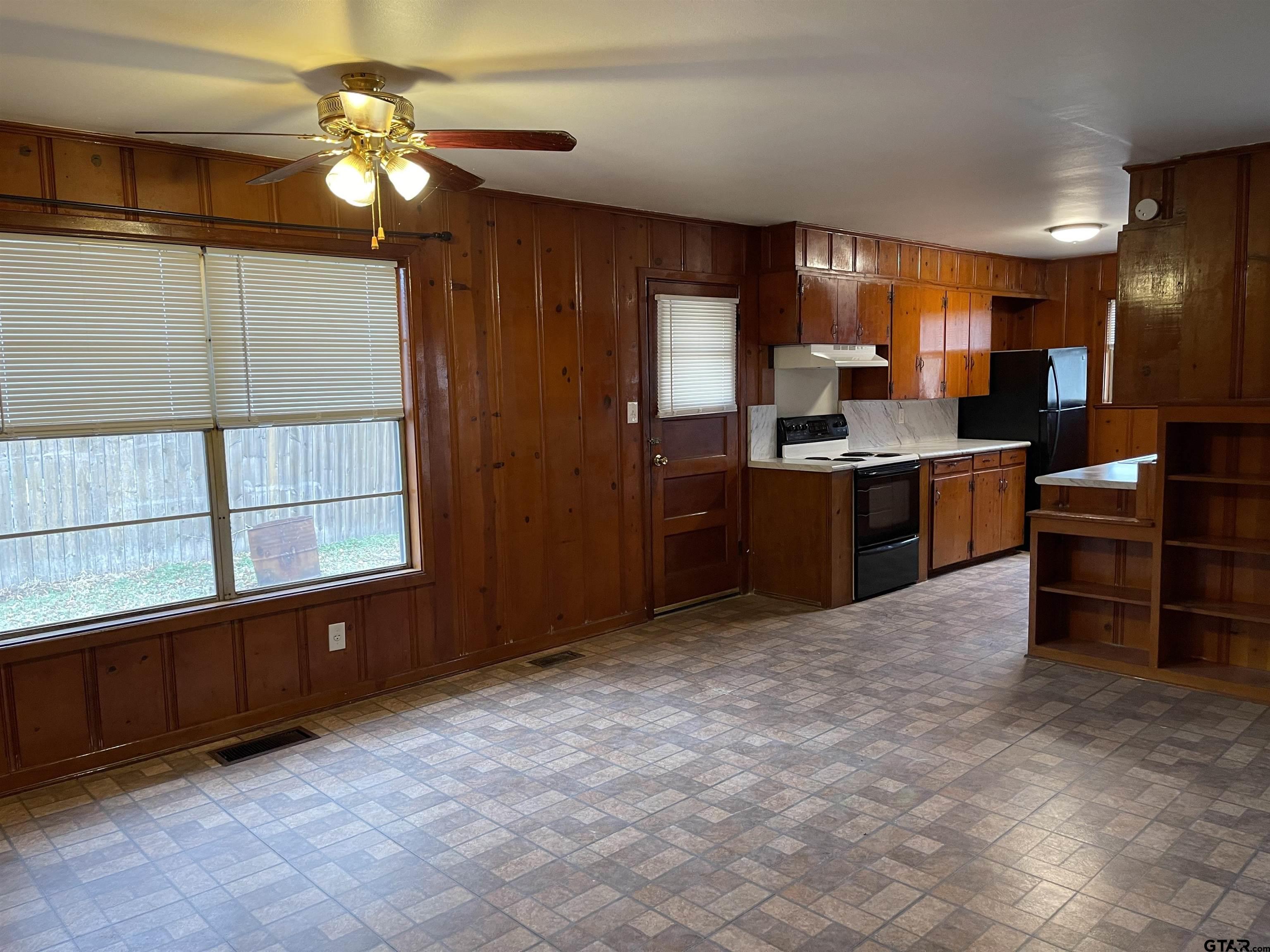 301 South Howison Street Bogata, TX 75417 - Photo 4 of 10