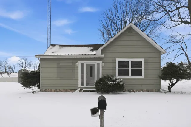 $215,000 | 11184 South 250 West Road, Silver Lake, IN 46982