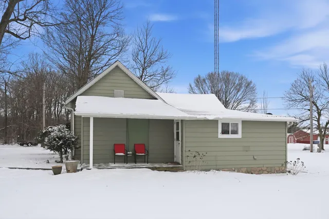 $215,000 | 11184 South 250 West Road, Silver Lake, IN 46982