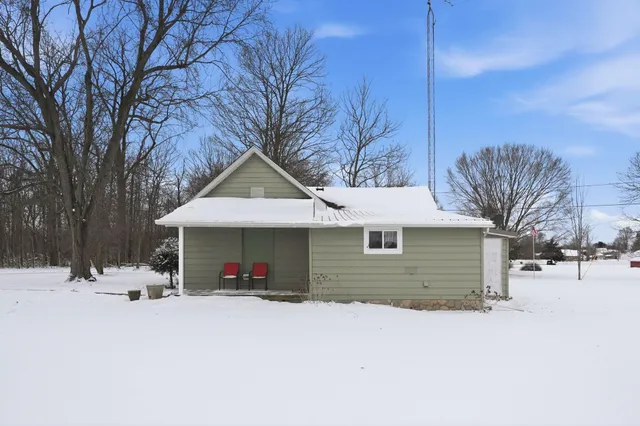 $215,000 | 11184 South 250 West Road, Silver Lake, IN 46982