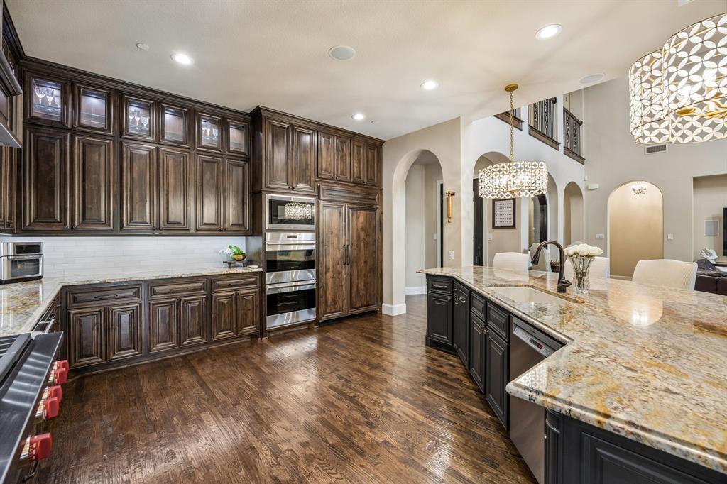 1005 Berkshire Road Southlake, TX 76092 - Photo 13 of 40 a large kitchen with stainless steel appliances granite countertop a stove and cabinets