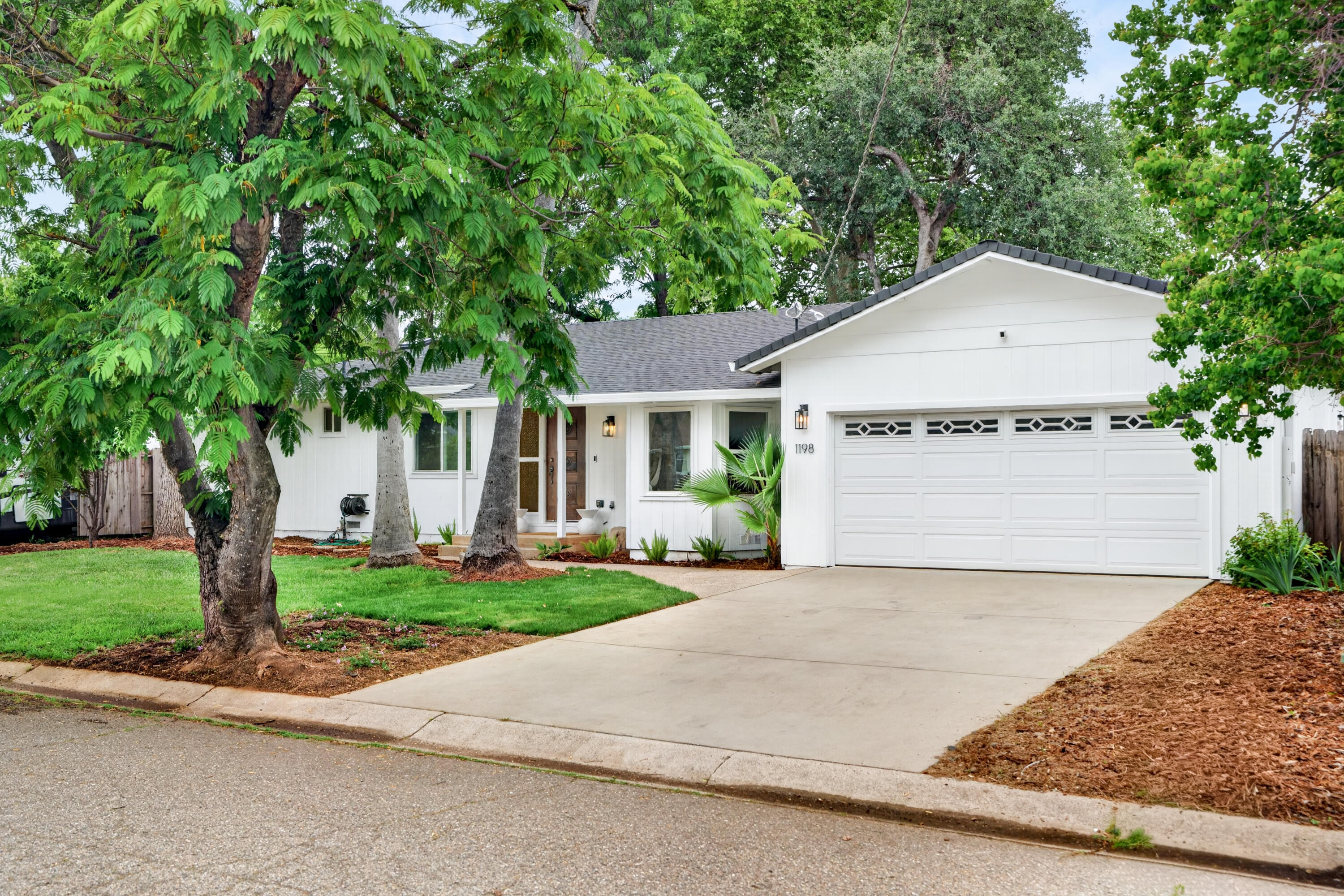 1198 Denton Way Redding, CA 96002 - Photo 2 of 43 Denton-00786