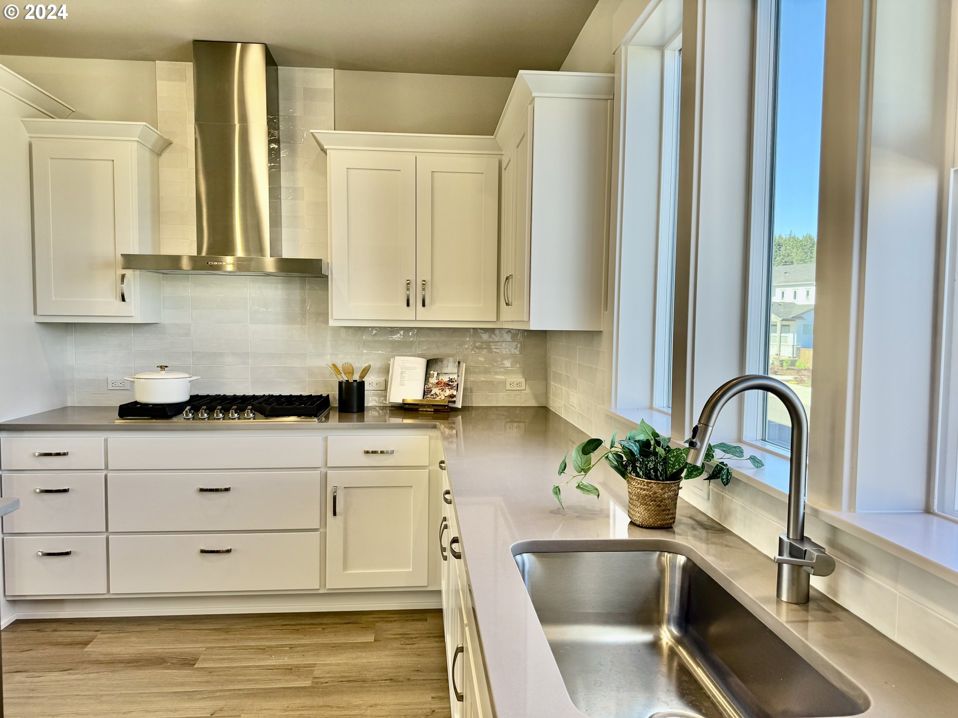 12243 Southwest Strobel Road Beaverton, OR 97007 - Photo 5 of 8 Gallery Image 5