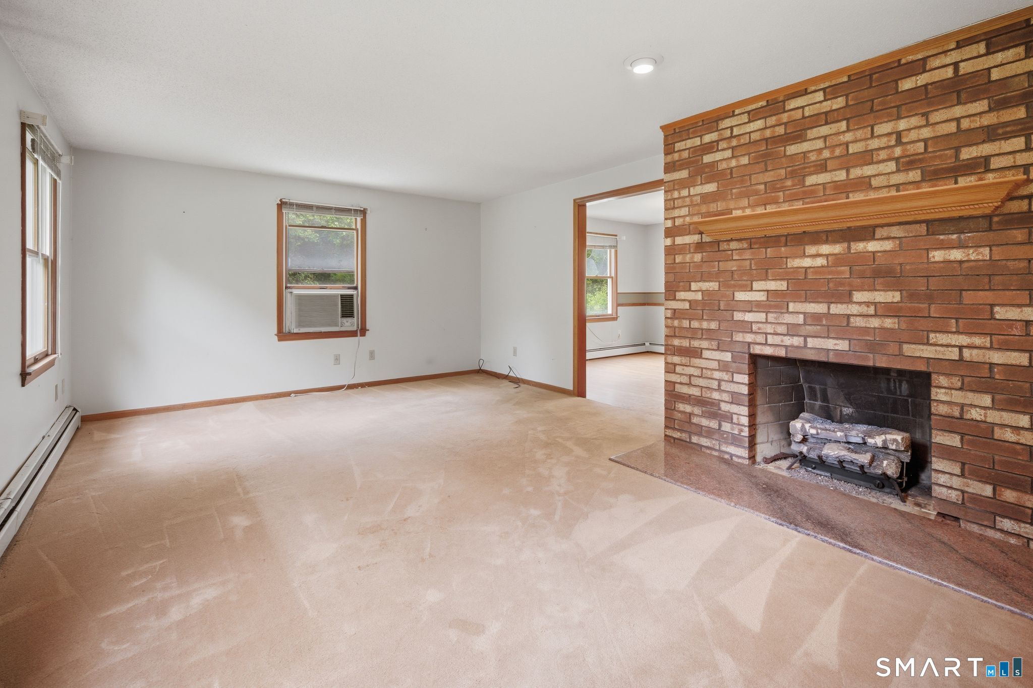 141 Hebron Road Bolton, CT 06043 - Photo 4 of 34