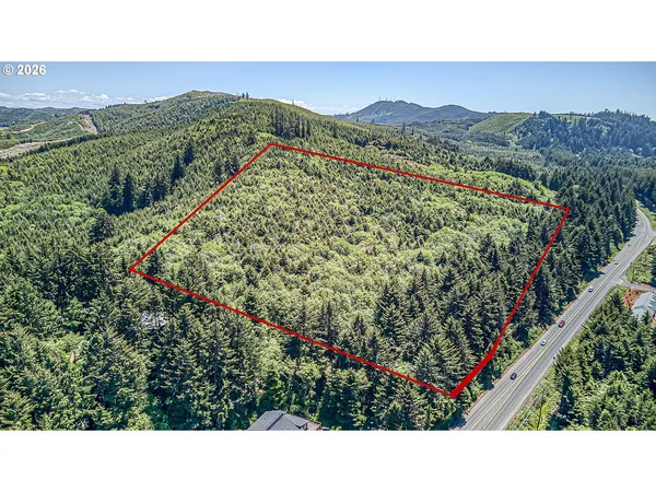 $750,000 | 101 S Highway, Depoe Bay, OR 97341