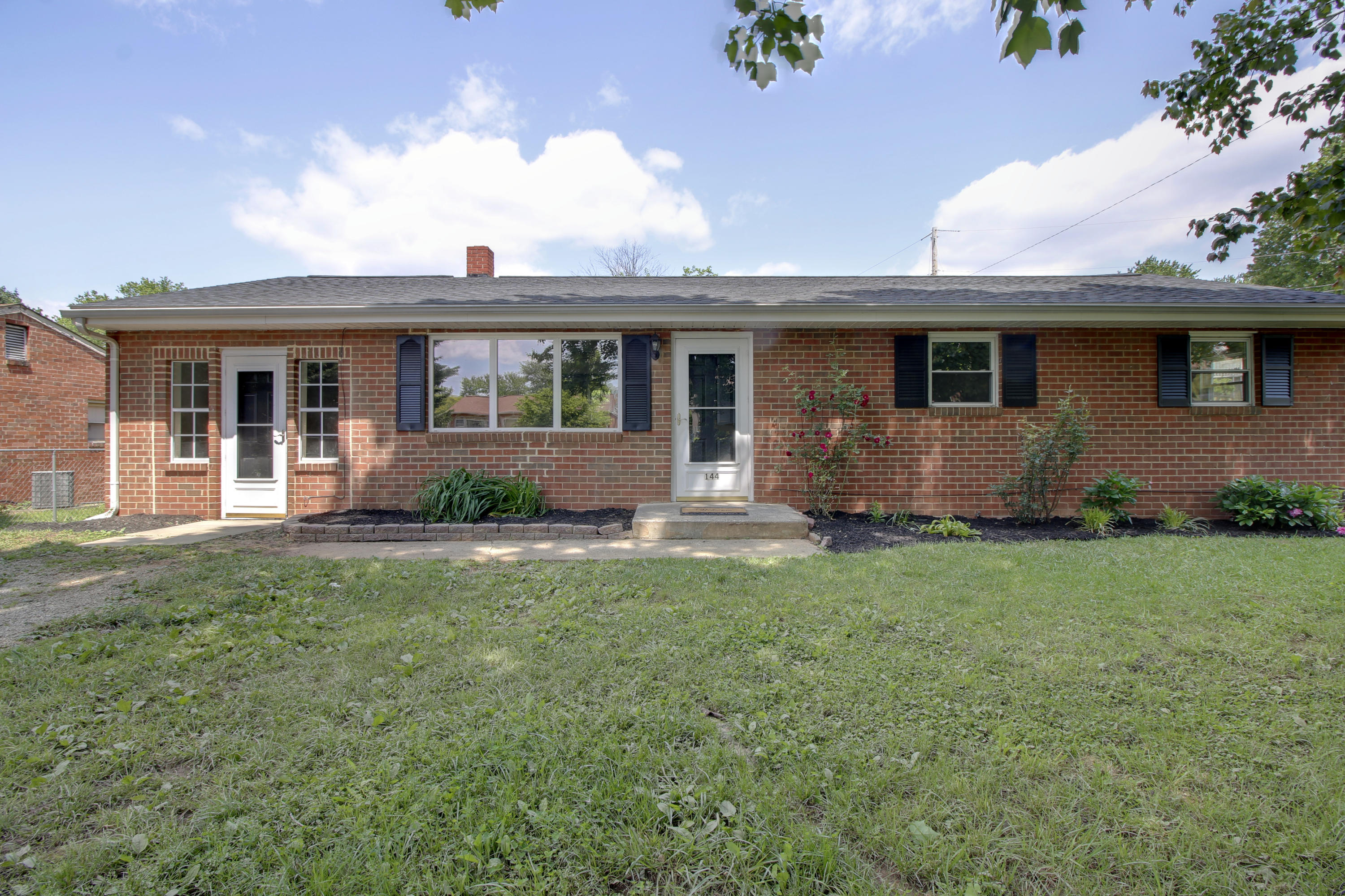 144 Return Road Roanoke, VA 24019 - Photo 1 of 28 _MG_4858_59_60