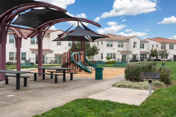 $389,900 | 5301 East Commerce Way, Unit 76101, Sacramento, CA 95835