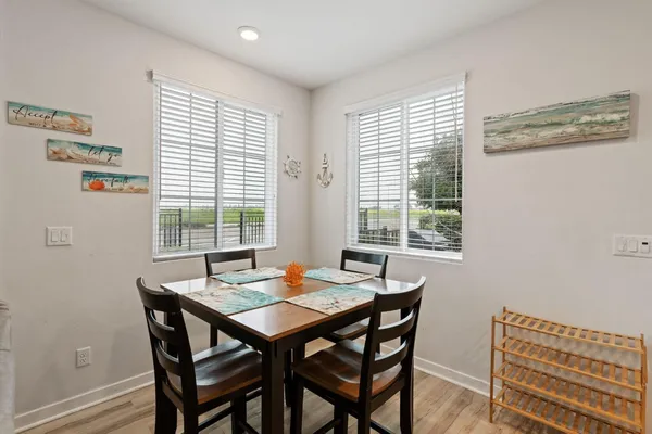 $389,900 | 5301 East Commerce Way, Unit 76101, Sacramento, CA 95835