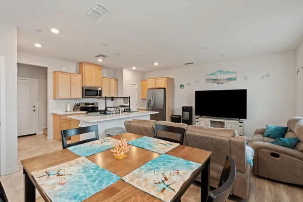 $389,900 | 5301 East Commerce Way, Unit 76101, Sacramento, CA 95835