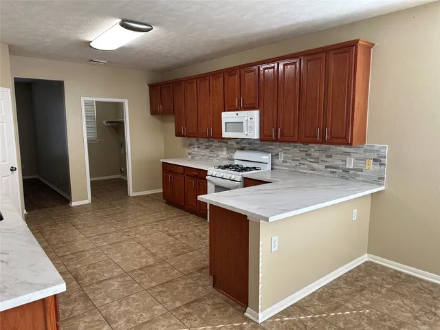 $2,400 | 3911 Lady Atwell Court, Missouri City, TX 77459