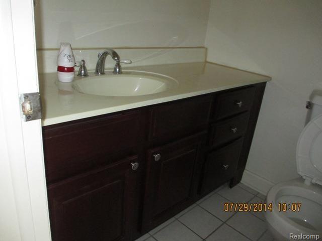 757 Oak Brook Ridge Drive Rochester, MI 48307 - Photo 4 of 13 IMG_0615.jpg