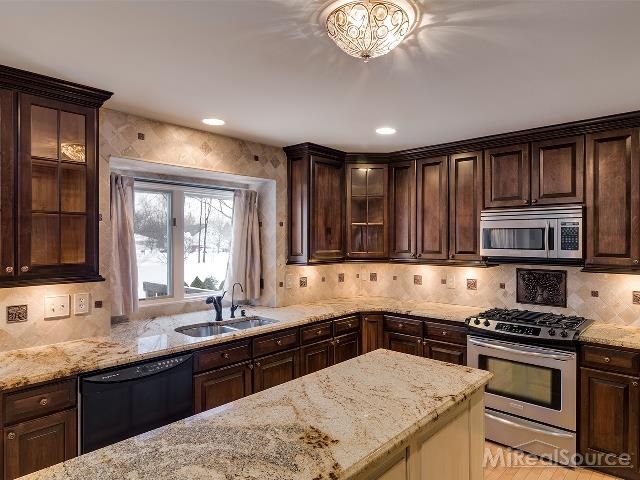 1948 South Shore Drive Rochester Hills, MI 48307 - Photo 7 of 20