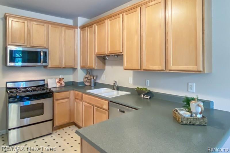 41624 Mitchell Road Novi, MI 48377 - Photo 11 of 26