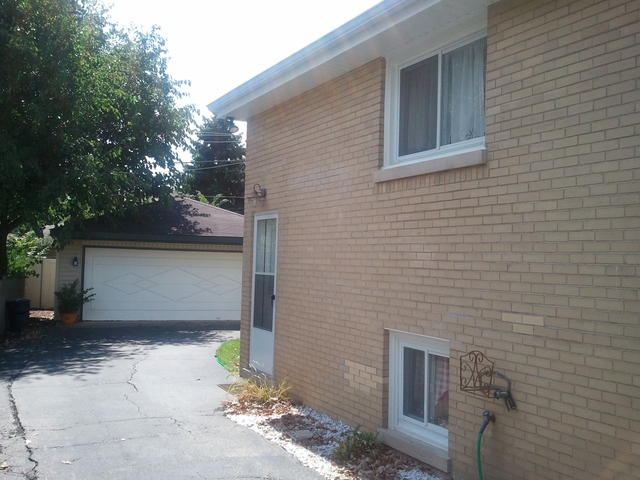 585 West Parkway Road Riverside, IL 60546 - Photo 3 of 14