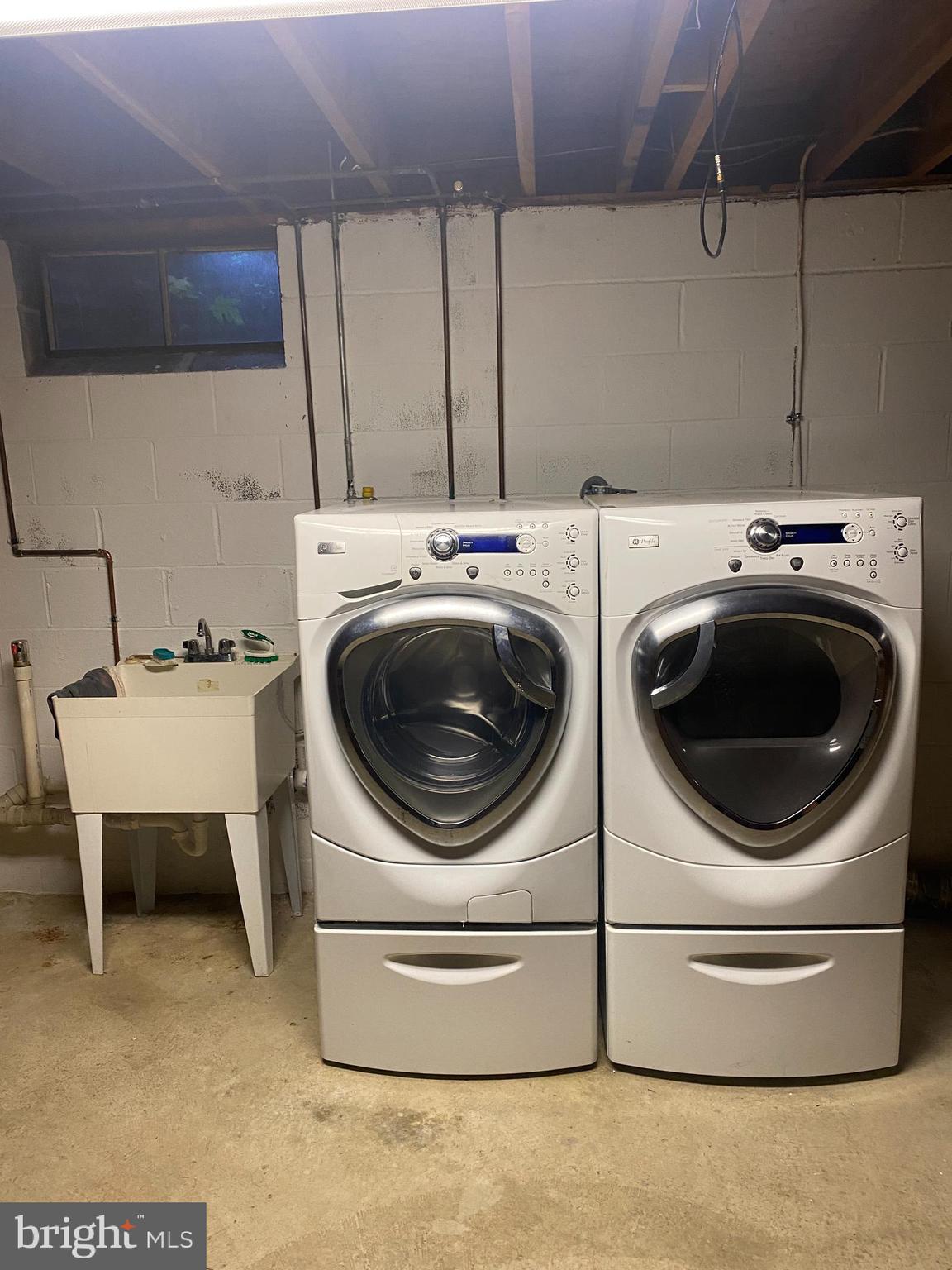 13343 Keener Road Hagerstown, MD 21742 - Photo 31 of 56 a utility room with dryer and washer