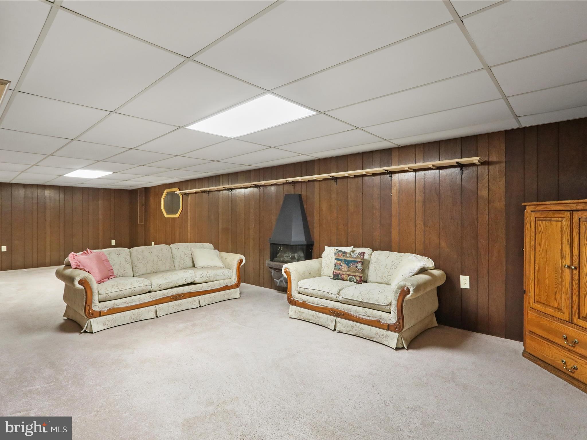 13343 Keener Road Hagerstown, MD 21742 - Photo 34 of 56 a living room with furniture and a rug