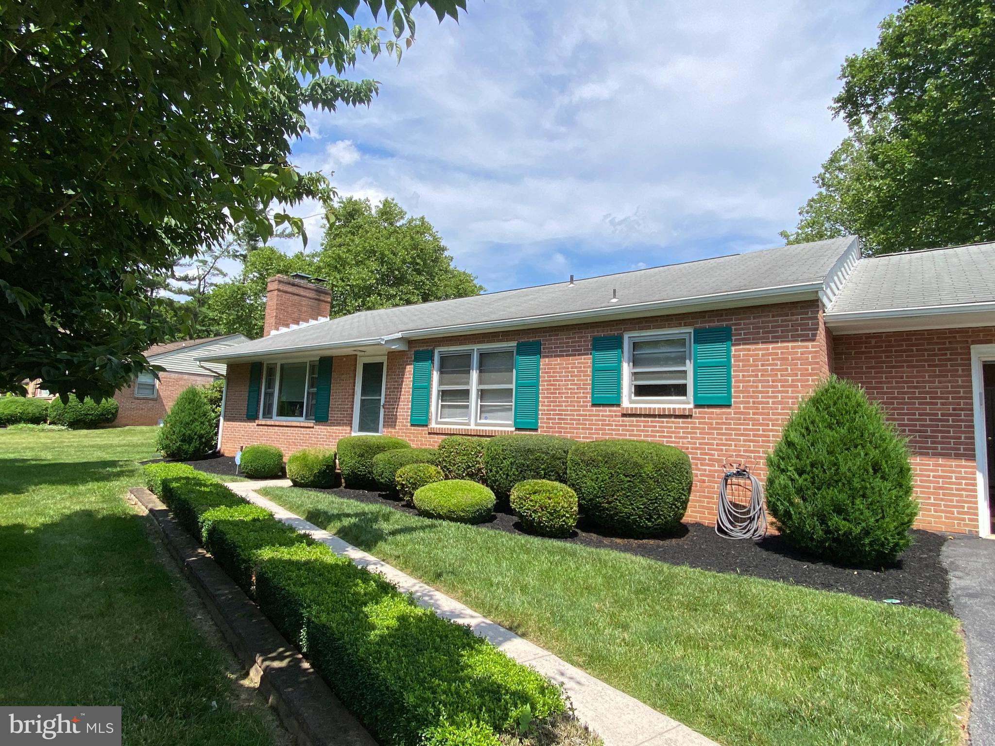 13343 Keener Road Hagerstown, MD 21742 - Photo 7 of 56 a front view of a house with a garden