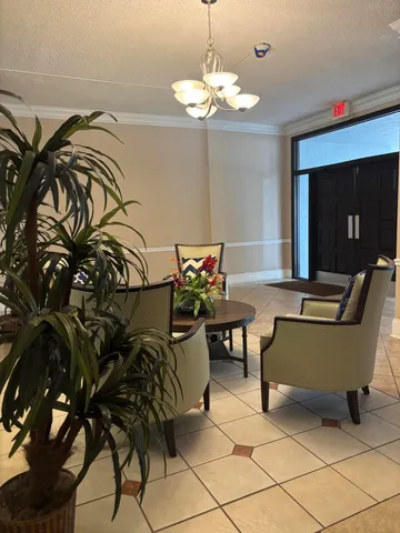 $1,600 | 480 Executive Center Drive, Unit 2C, West Palm Beach, FL 33401