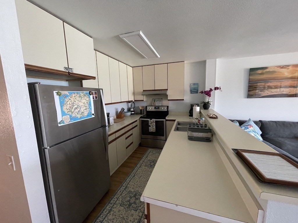 320 Papaloa Road, Unit 302 Kapaa, HI 96746 - Photo 10 of 16 a kitchen with refrigerator and stove
